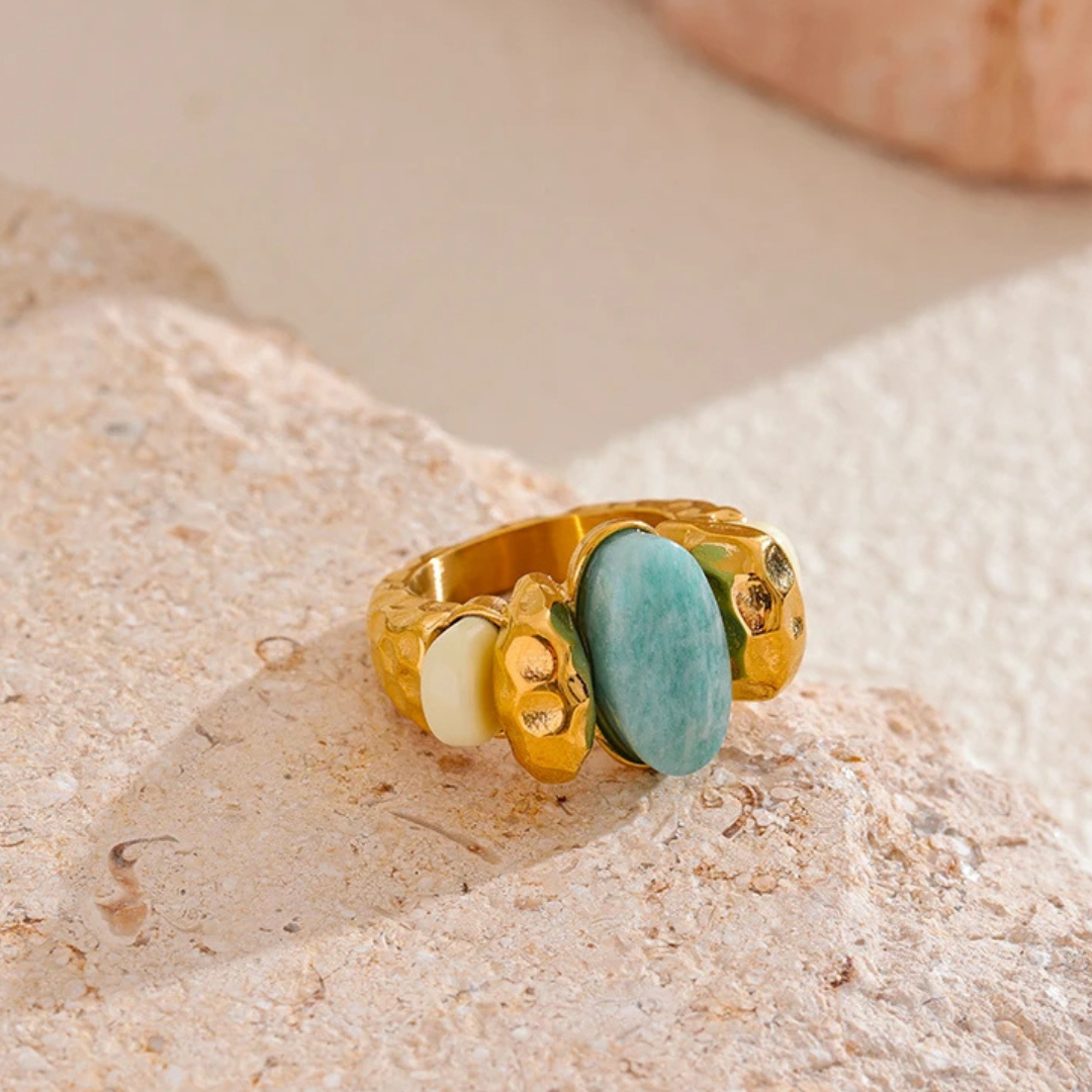 Anel Pedra Amazon Folheado a Ouro