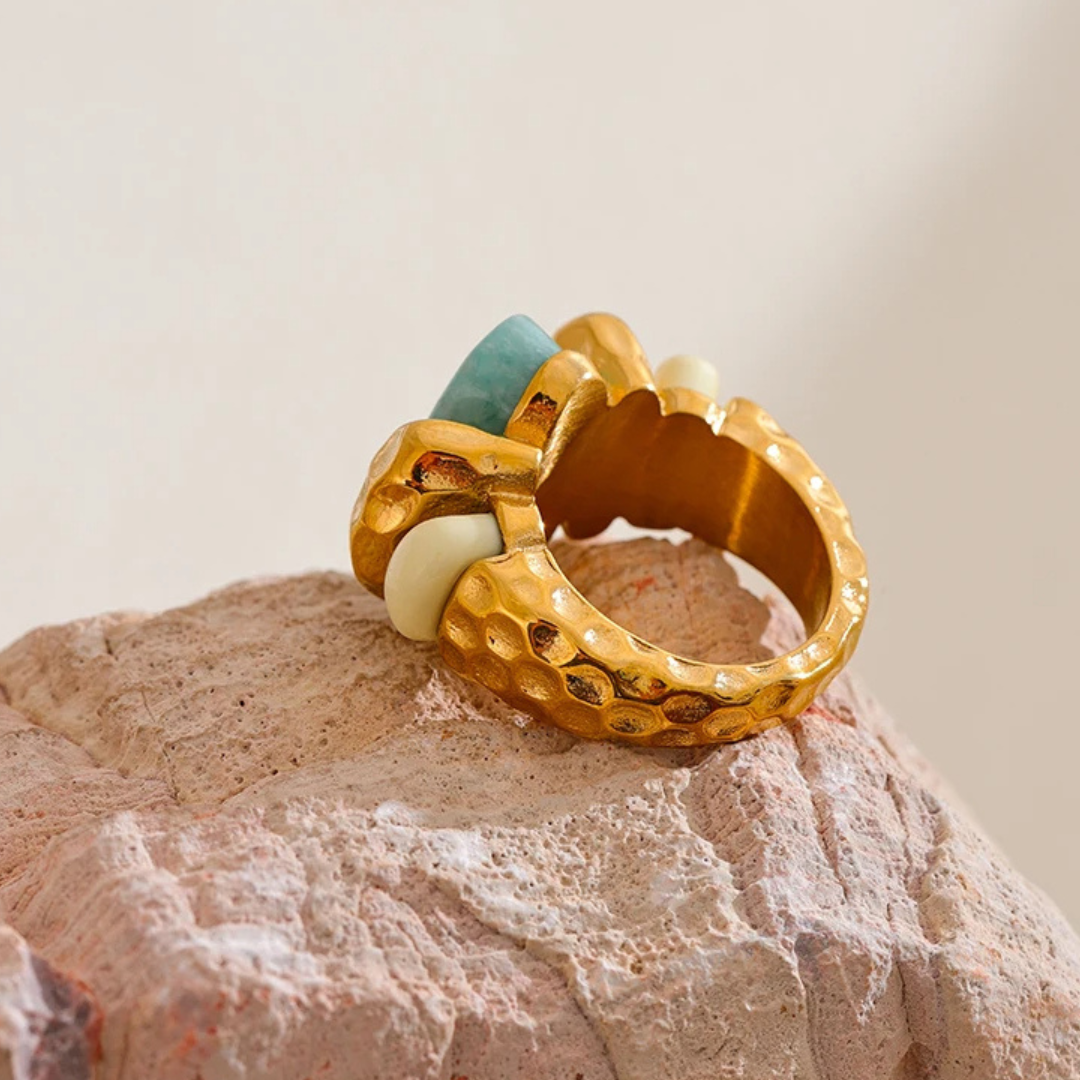 Anel Pedra Amazon Folheado a Ouro