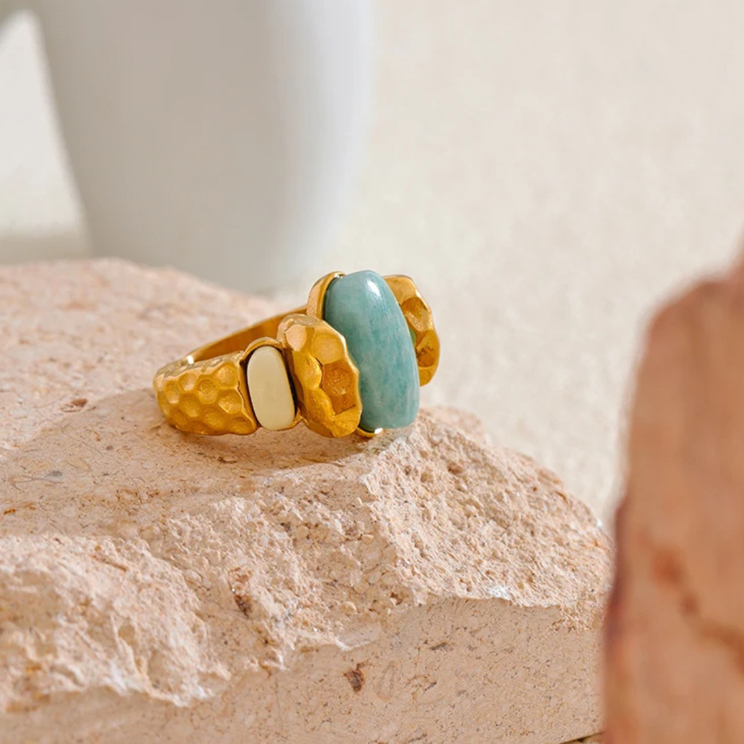Anel Pedra Amazon Folheado a Ouro