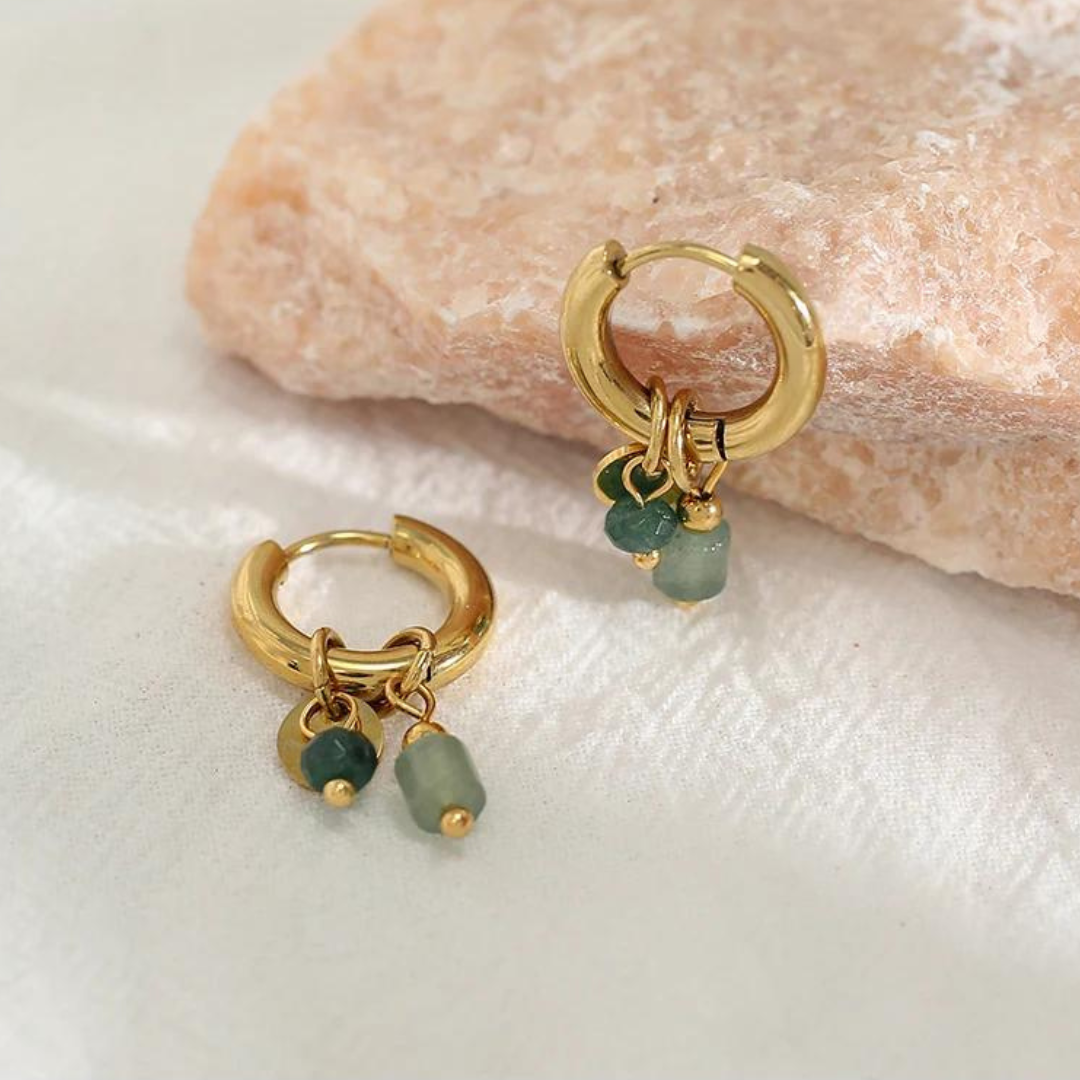 Brinco Argolinha com Pedraria Verde Folheado a Ouro 18K