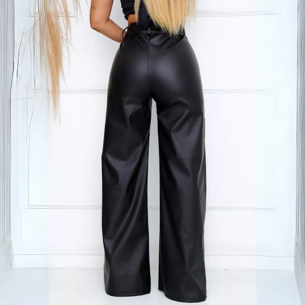 Calça Pantalona em Courino