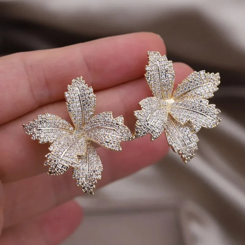 Brinco Pétalas de Flores Zircônia Cúbica