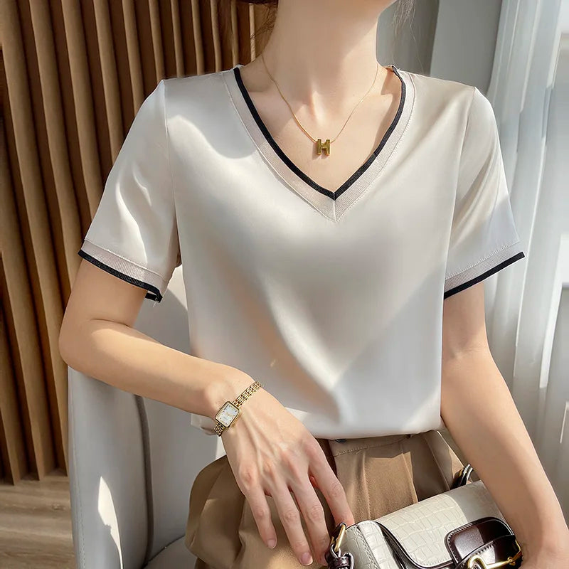 T-Shirt Feminina Básica em Acetato