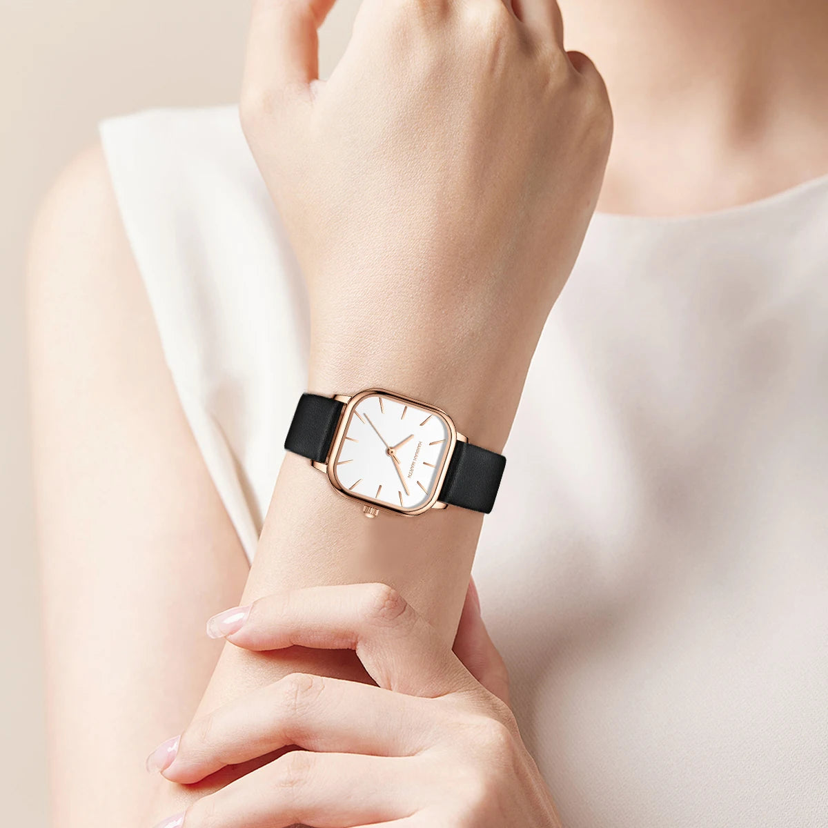 Relógio Hannah Martin Quadrado em Couro