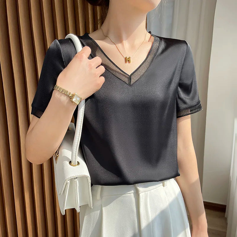 T-Shirt Feminina Básica em Acetato